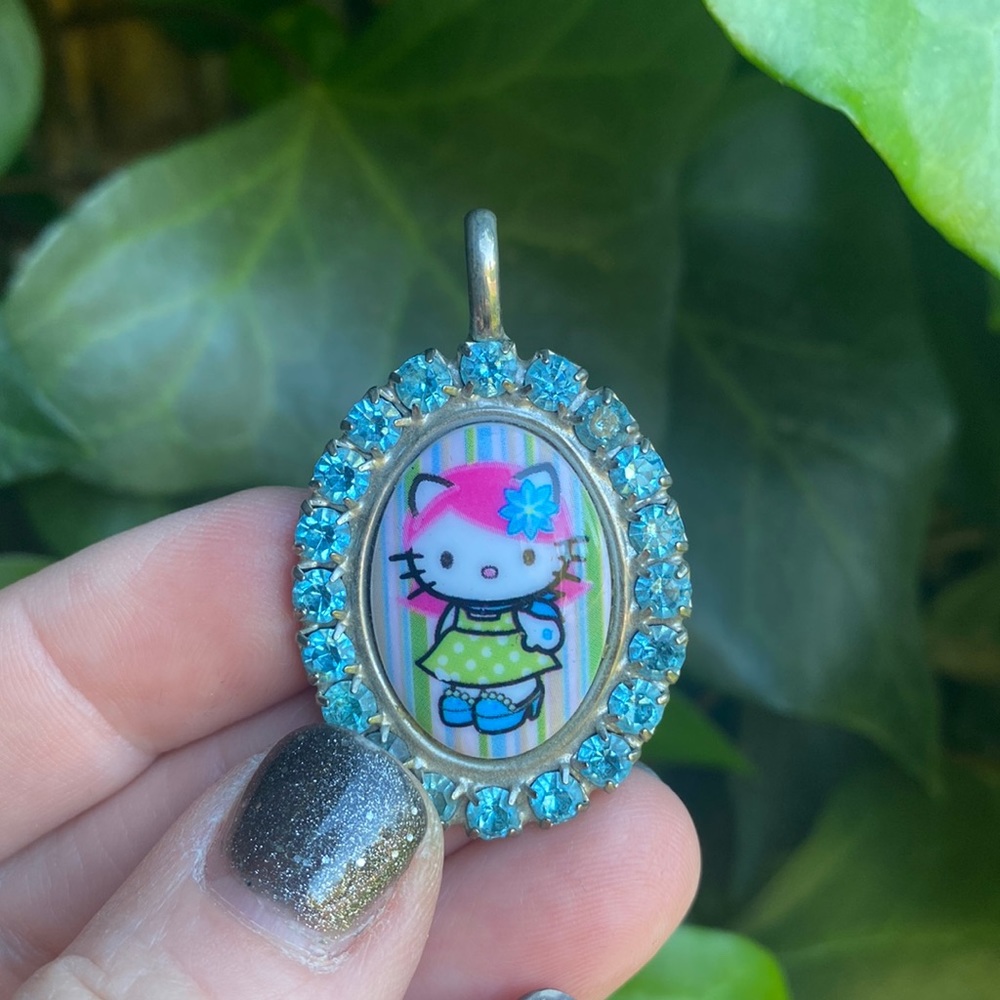 Vintage Tarina Tarantino pink hair hello kitty charm - missing necklace